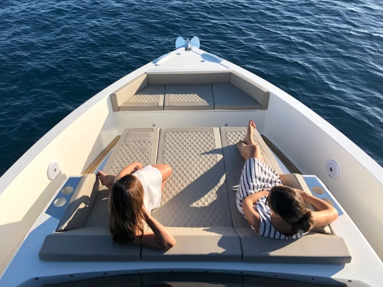 Alquiler Lancha DEANTONIO YACHTS con o sin  título de navegación