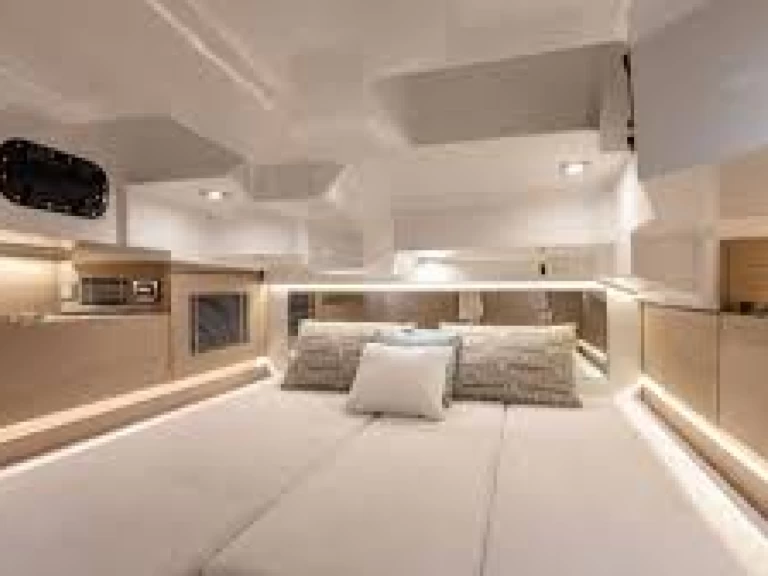 Alquiler de embarcaciones Jeanneau cap camarat 10.5 CC enAntibes en Samboat