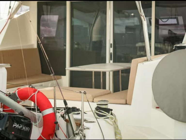 Alquiler Catamarán Comar con o sin  título de navegación