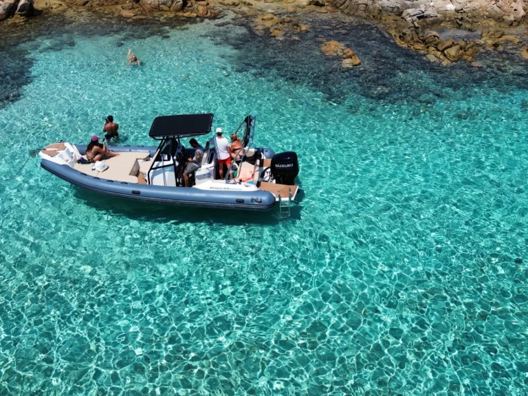 Alquiler Neumática Nuova Jolly con o sin  título de navegación