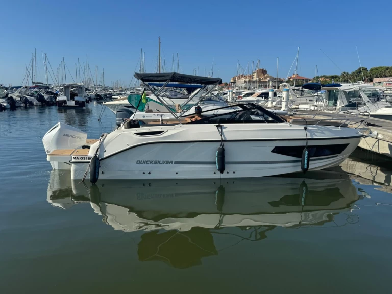 Alquiler de Quicksilver Activ 755 Cruiser en Hyères