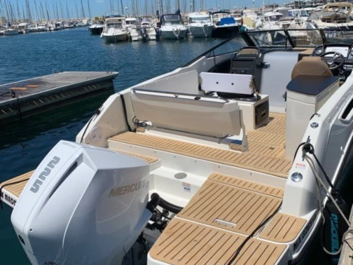 Alquiler de barcos Hyères barato de Activ 755 Cruiser