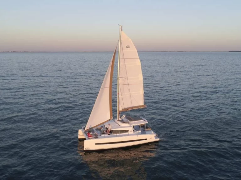 Alquiler de barcos Marina de Lagos barato de Bali 4.3