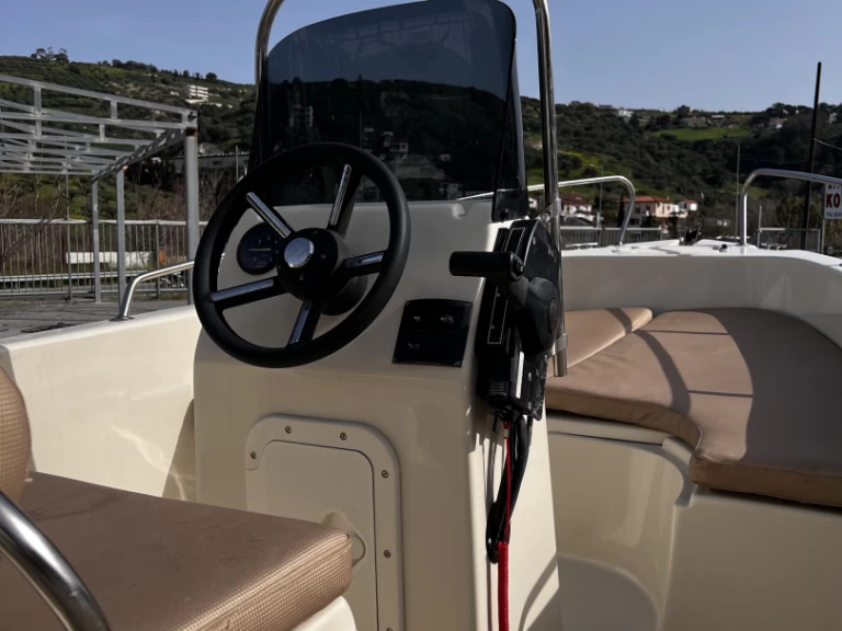 Alquiler de embarcaciones BRS BRS500 enKáto Goúves en Samboat