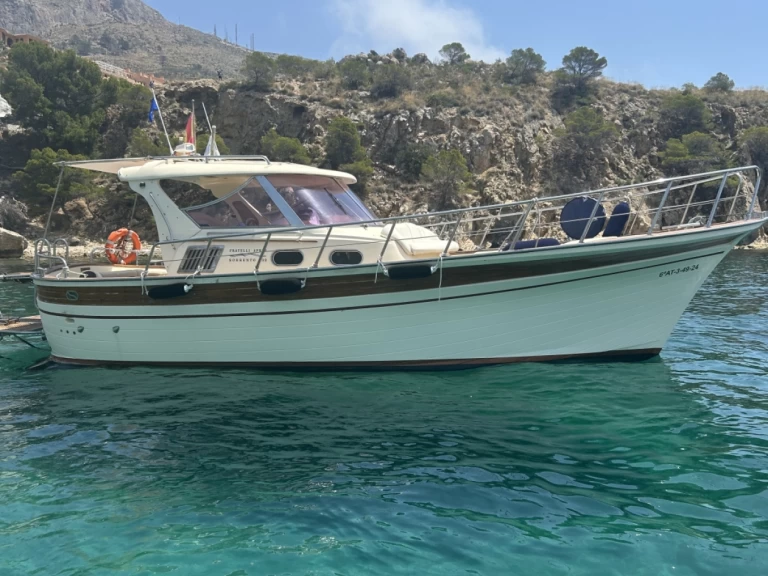 Alquiler Altea - Fratelli Aprea Sorrento 32 Semi Cabinato en SamBoat
