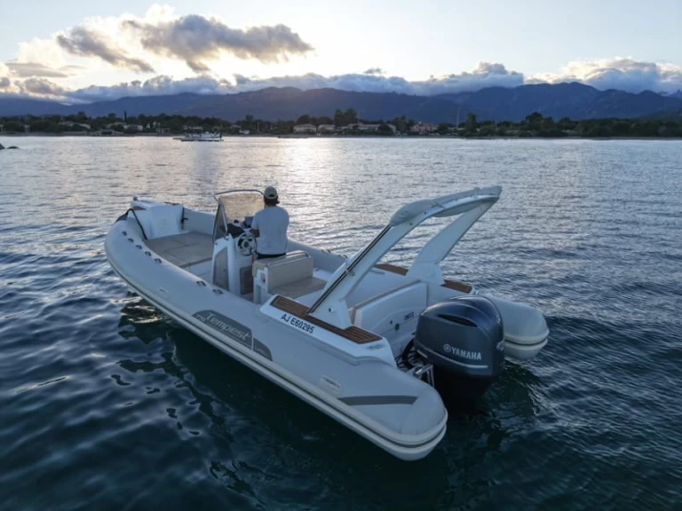 Alquiler de embarcaciones Capelli Capelli 770 enPorticcio en Samboat