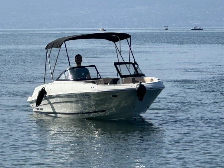 Alquiler de Bayliner VR4 en Lausanne