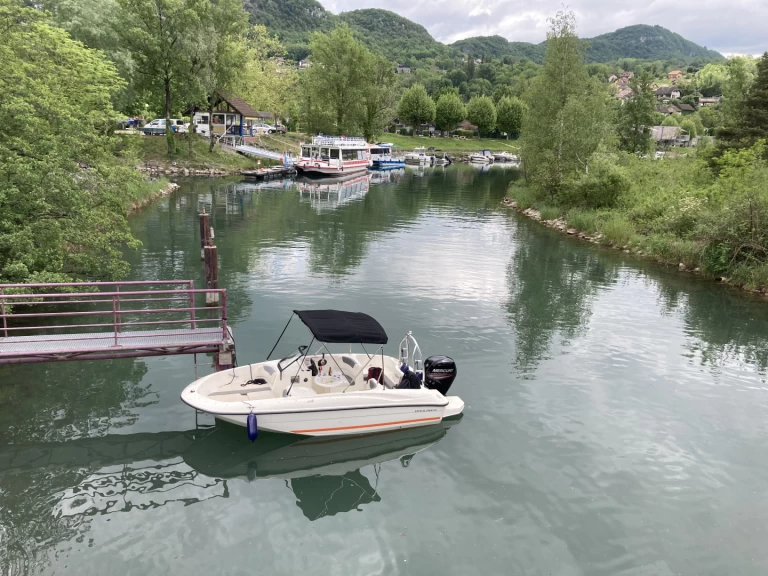 Alquiler de barcos Conjux barato de Element E5