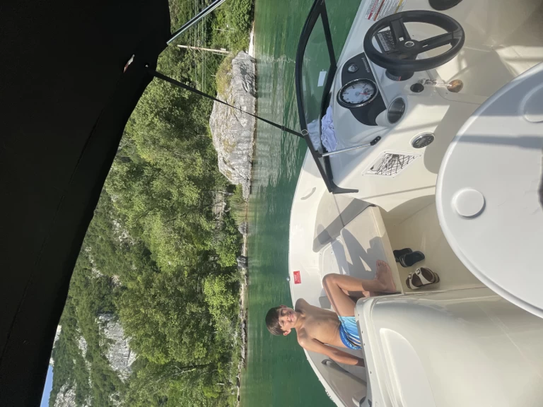 Alquiler de embarcaciones Bayliner Element E5 enConjux en Samboat