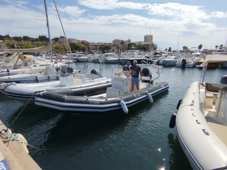 Alquiler Neumática Bombard con o sin  título de navegación
