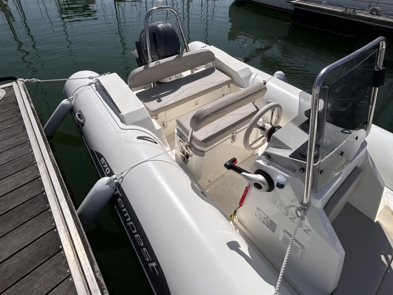 Alquiler Neumática Capelli con o sin  título de navegación