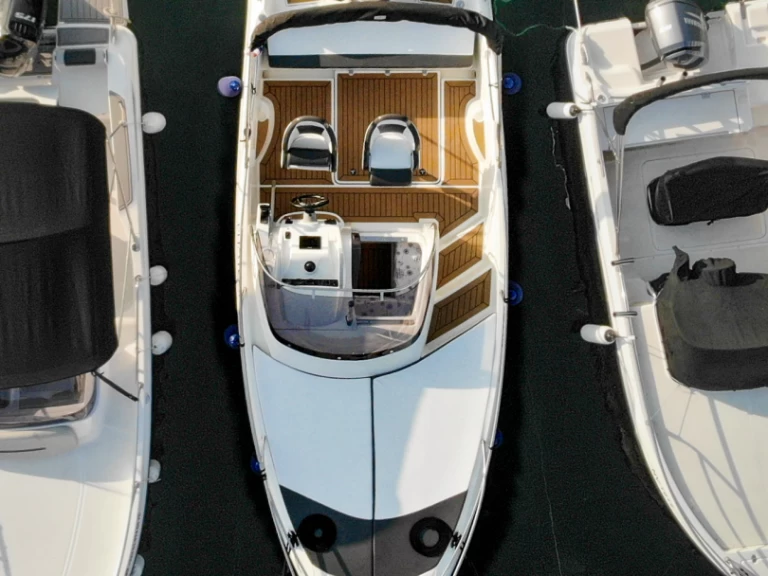 Lancha para alquilar Šimuni al mejor precio