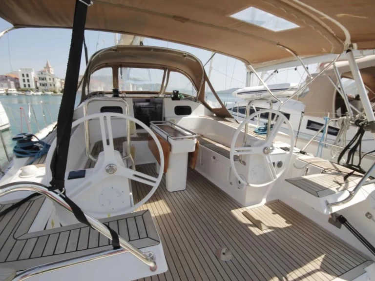 Alquiler de barcos Antibes barato de Oceanis 45