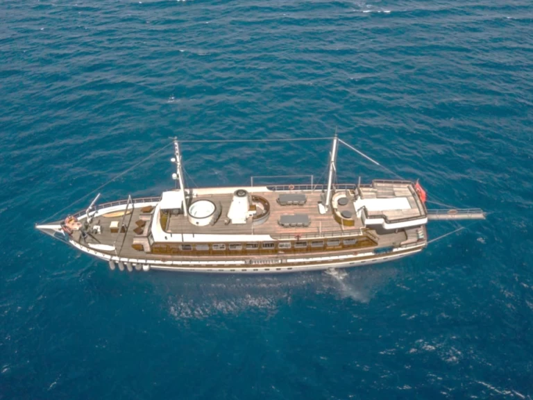 Alquiler Yate de lujo Custom Made con o sin  título de navegación