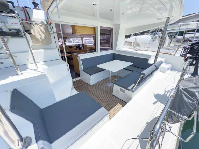 Alquiler de Catamarán, con o sin patrón Lagoon Pula