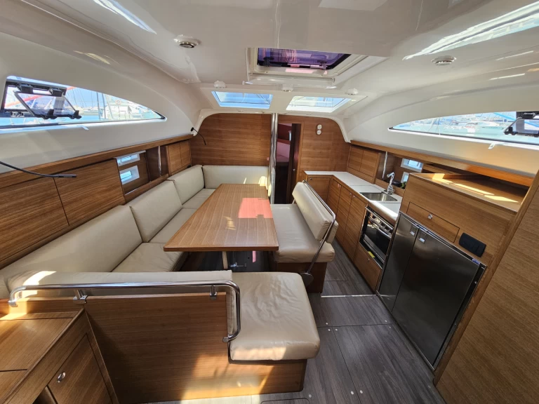 Alquiler Izola - Elan Impression 45.1 en SamBoat