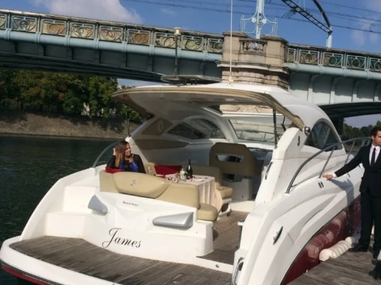 Alquiler de Bénéteau Monte Carlo 37 en Paris