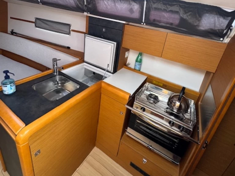 Alquiler de SUN ODYSSEY 349 QR 2016 SUN ODYSSEY 349 QR 2016 en La Rochelle