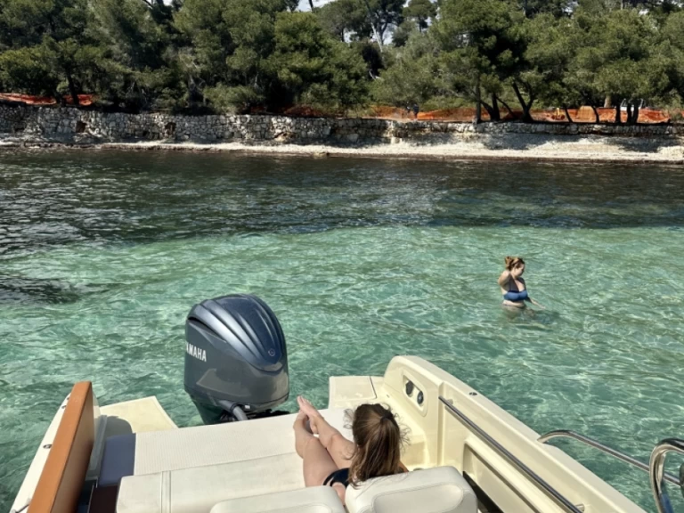 Alquiler de barcos Mandelieu-la-Napoule barato de Invictus 240 CX