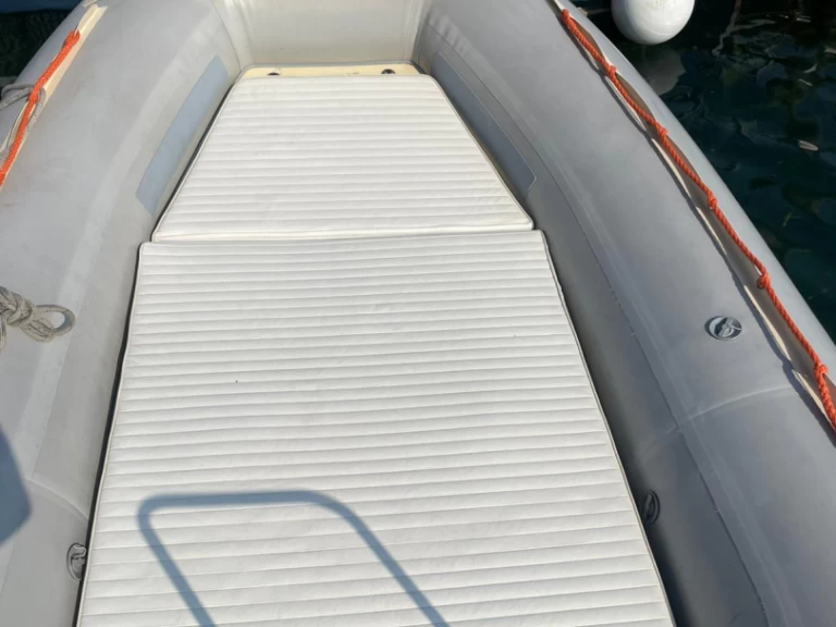 Alquiler Neumática Gommorizzo con o sin  título de navegación