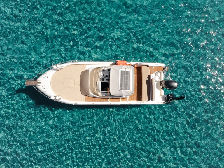 Alquiler de embarcaciones Poseidon Sundeck 755 enAlikanás en Samboat