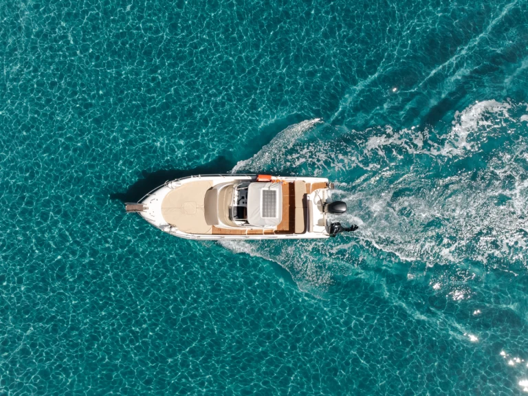 Alquiler Lancha Poseidon con o sin  título de navegación