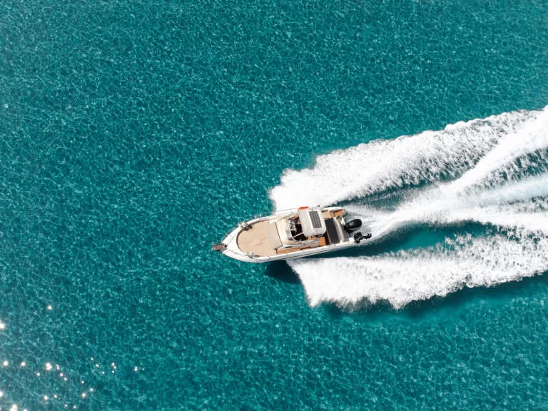 Poseidon Sundeck 755 de alquiler a Alikanás