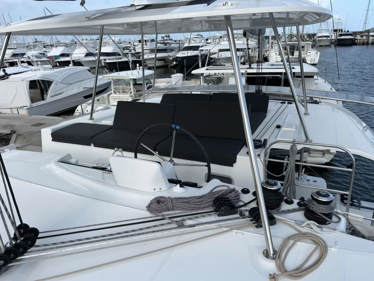 Alquiler de embarcaciones Lagoon Lagoon 46 enPlaya Sardinera en Samboat