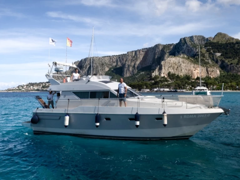 Alquiler de Mochi Craft Mochi Craft 42 Fly en La Cala (porto Palermo)