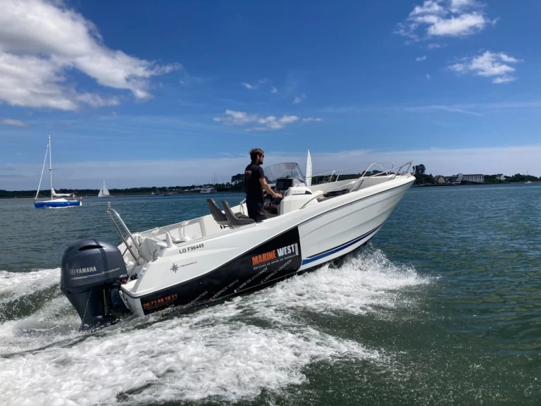 Jeanneau Cap Camarat 6.5 CC Serie 3 de alquiler a Lorient