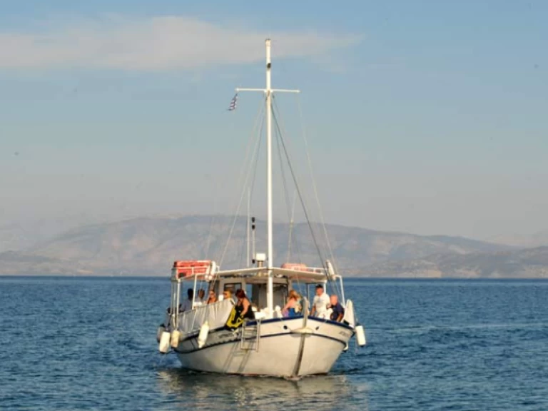 Wooden Boat  Wooden Boat de alquiler a Ypsos