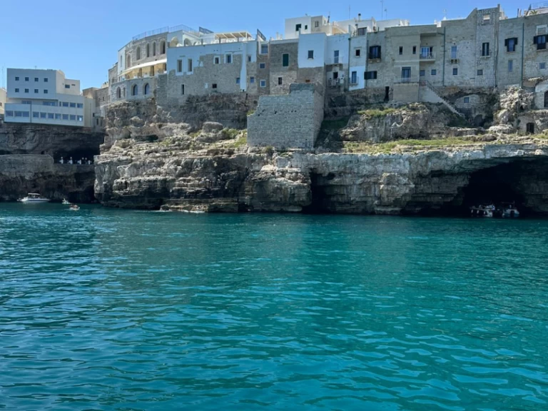 Lancha para alquilar Polignano a Mare al mejor precio