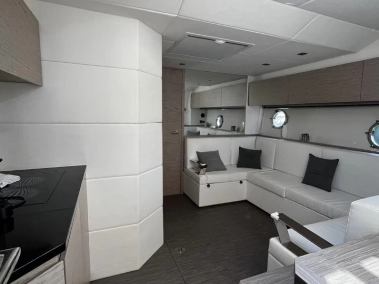 Alquiler de barcos Capri barato de Parana 38