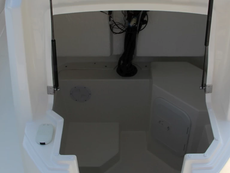 Alquiler de Marlin Boat Dynamic 790 pro en Split Port