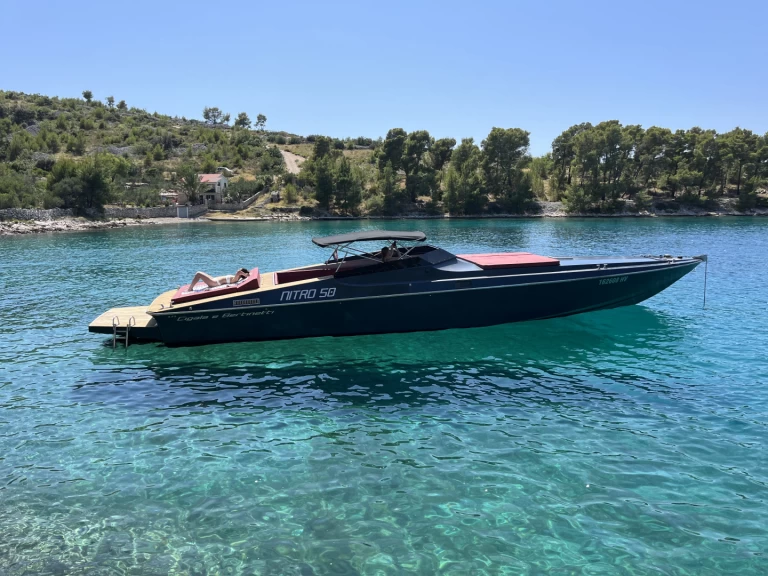 Alquiler de Cigala e bertinetti Nitro 50 en Hvar