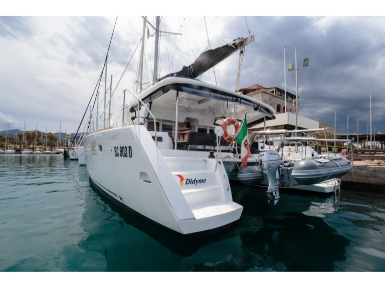Catamarán para alquilar Olbia al mejor precio