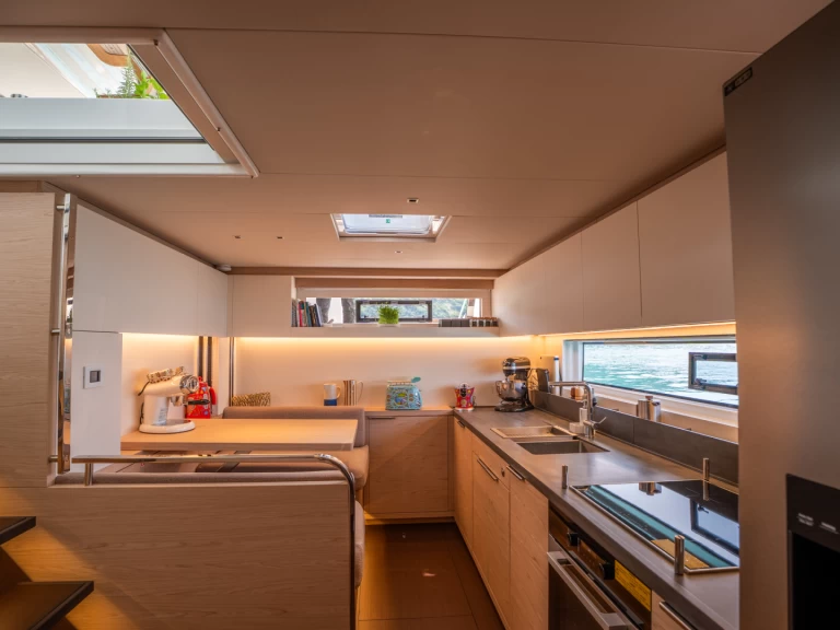 Alquiler de embarcaciones Lagoon Lagoon Sixty 5 enSalerno en Samboat