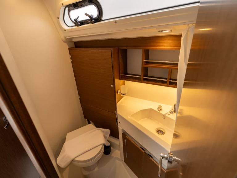 Alquiler de barcos Salerno barato de Oceanis 34.1