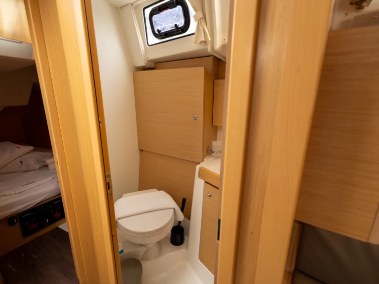 Alquiler de Bénéteau Oceanis 38.1 en Salerno