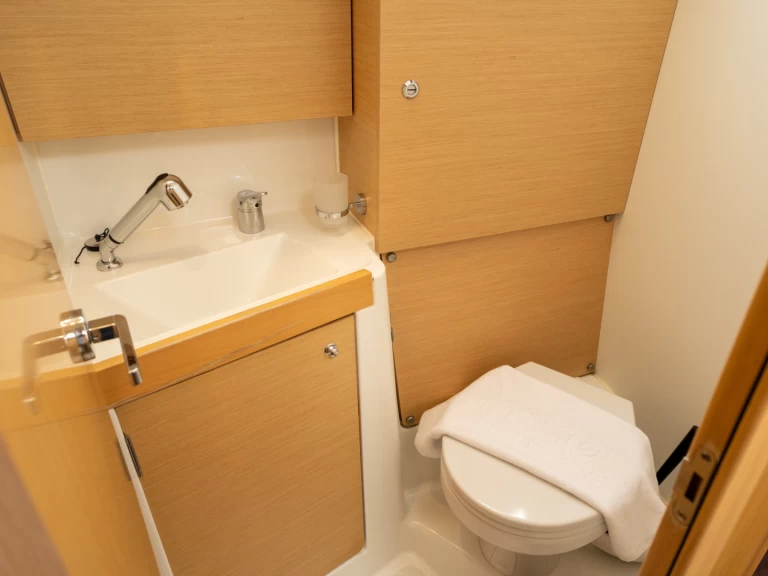 Alquiler de barcos Salerno barato de Oceanis 38.1