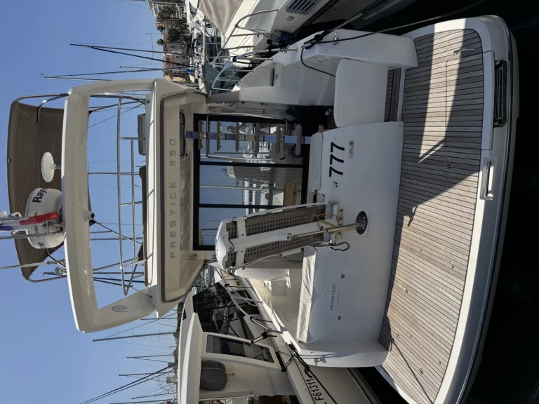Alquiler de Jeanneau Prestige 350 Fly en Antibes