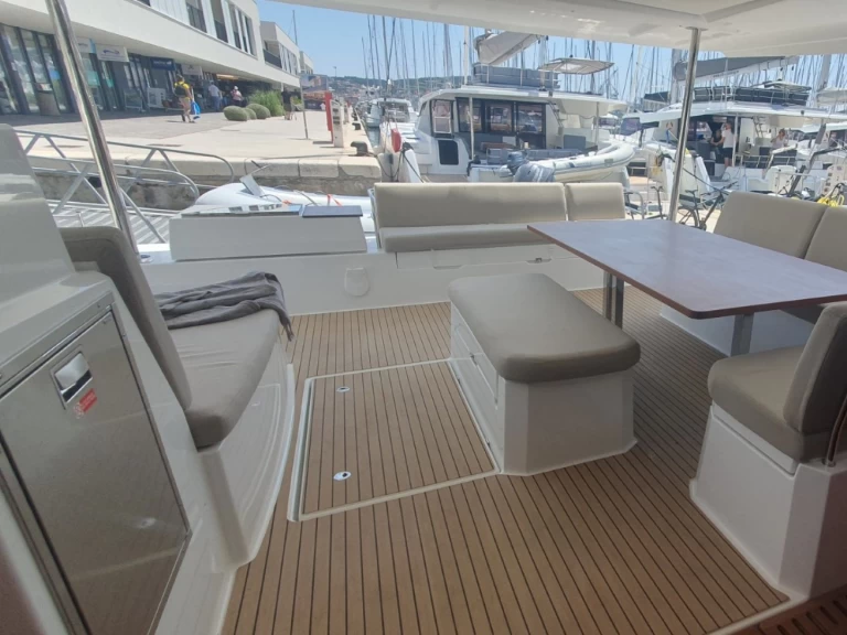 Alquiler de Catamarán, con o sin patrón Fountaine Pajot Seget Donji