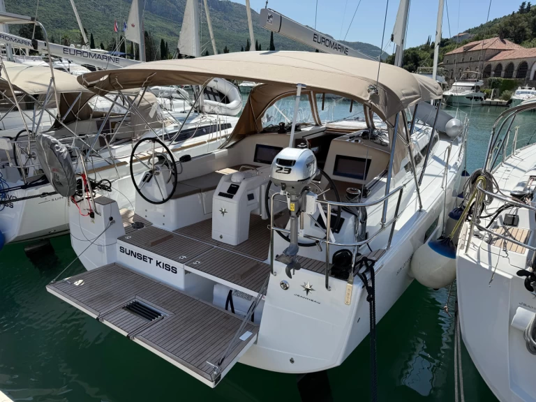 Jeanneau Sun Odyssey 410 de alquiler a Komolac