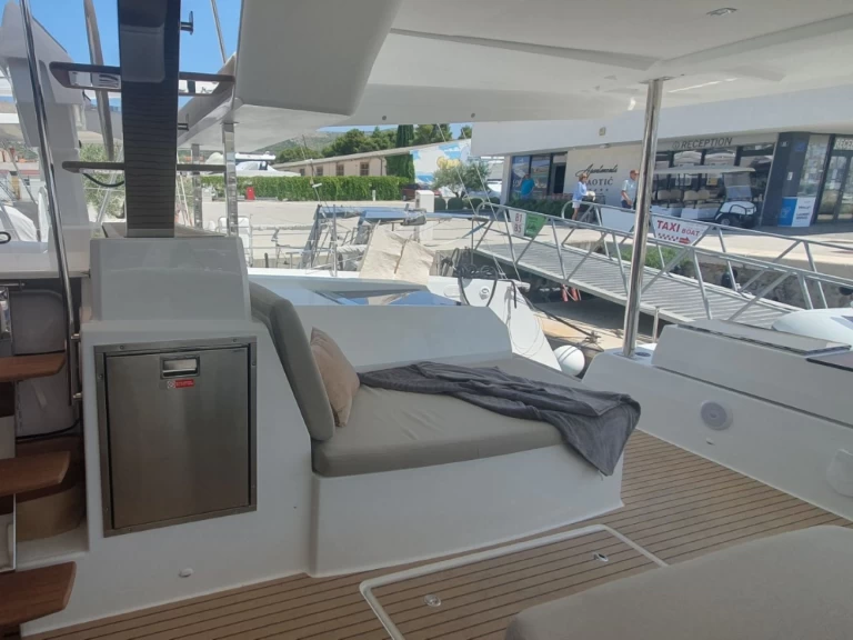 Alquiler de Fountaine Pajot Aura 51 en Seget Donji