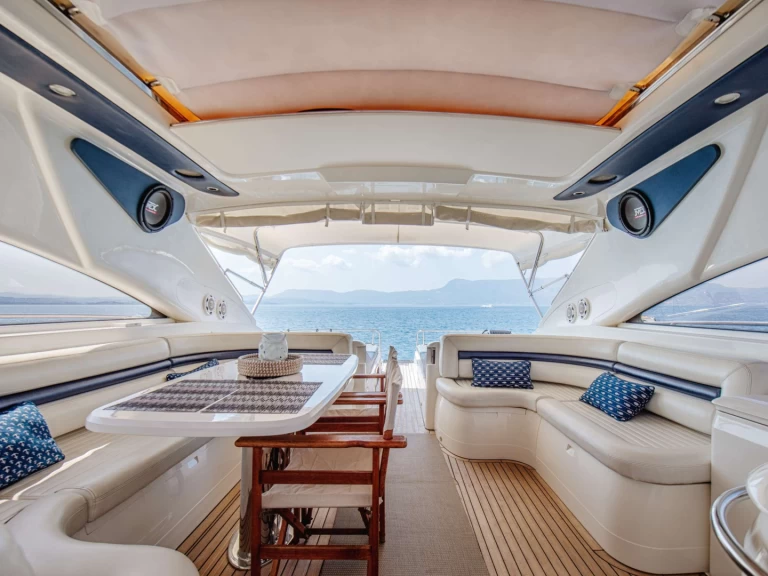 Alquiler de embarcaciones Princess, UK EVENIA enAtenas en Samboat