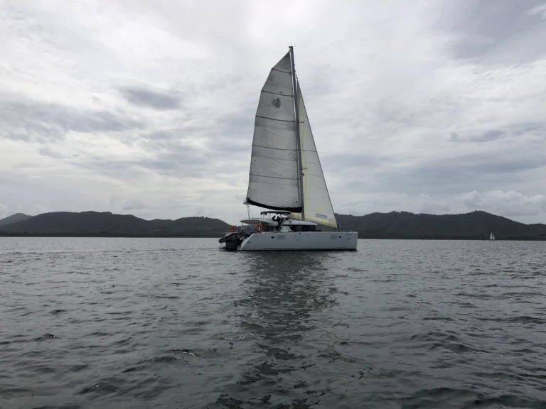 Alquiler de Catamarán, con o sin patrón Lagoon Mai Khao