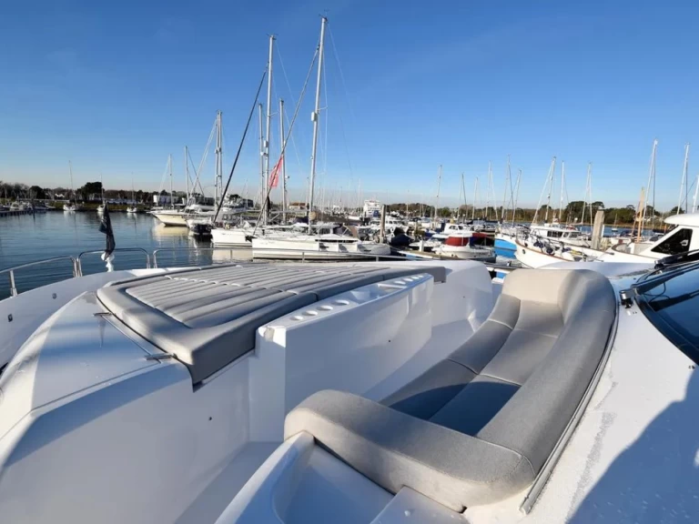 Yate de lujo para alquilar Seget Donji al mejor precio