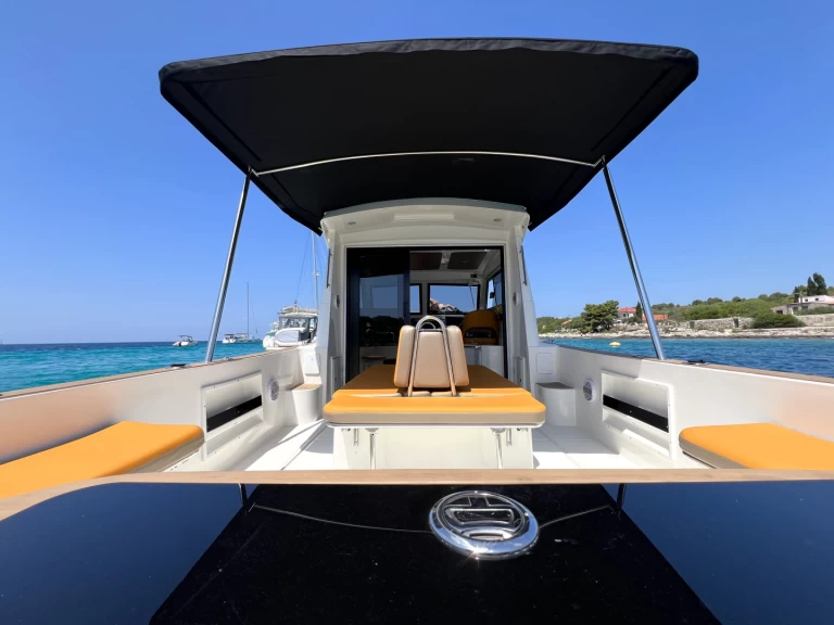 Camaro 1000 de alquiler a Trogir