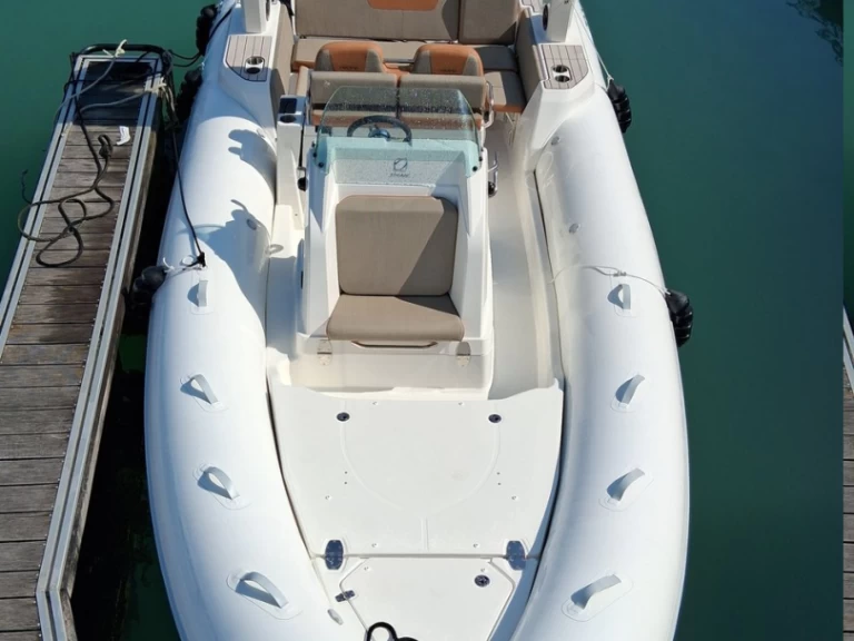 Alquiler de embarcaciones Zodiac ZODIAC MEDLINE 7.5 enLa Rochelle en Samboat