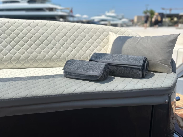 Alquiler de embarcaciones Pearl Sea 56 enSplit en Samboat